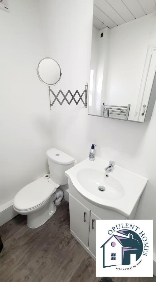 Contractor - Large House 4 Bed 2 Bath - Cent